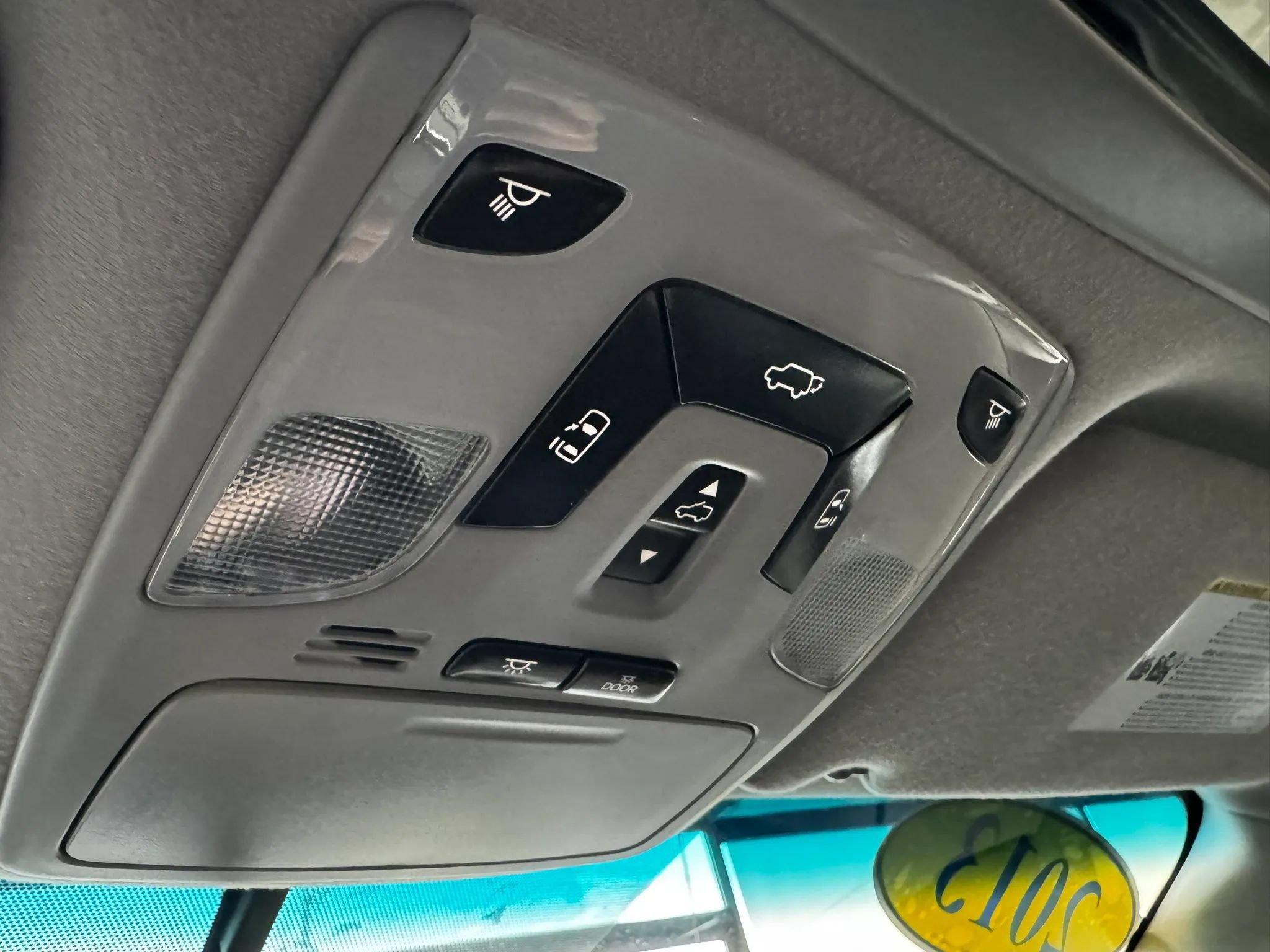 Used 2013 Toyota Sienna SE FWD image 37