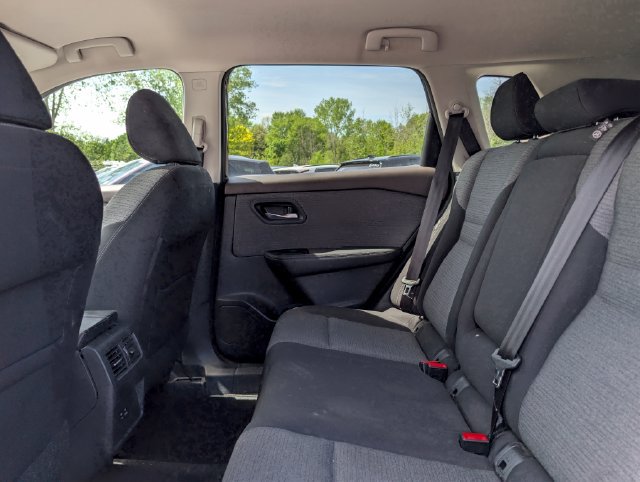 Used 2021 Nissan Rogue SV AWD/4WD image 16