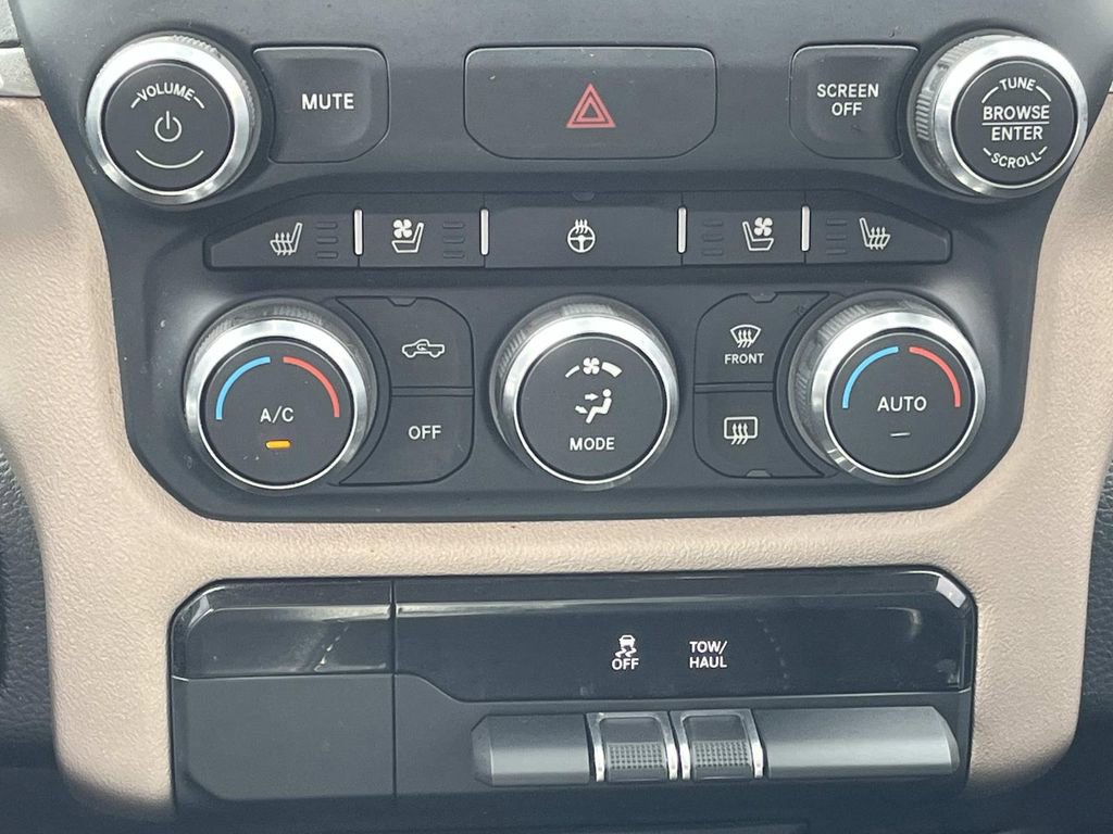 Used 2020 RAM 1500 Laramie w/ Off Road Group AWD/4WD image 15