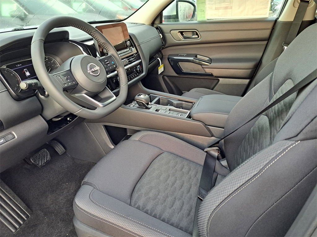 New 2025 Nissan Pathfinder SV w/ Cargo Package image 6