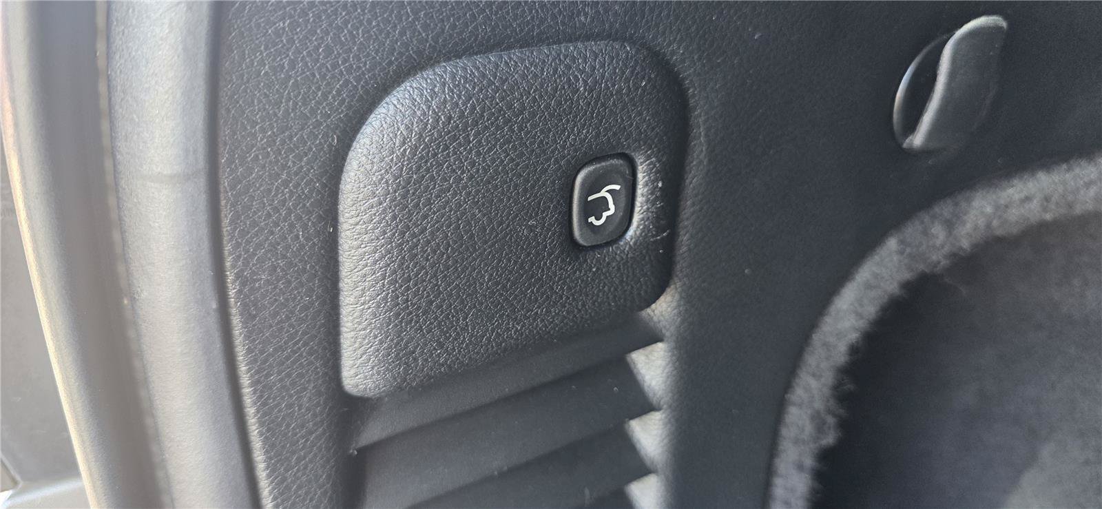 Used 2019 Jeep Grand Cherokee Altitude AWD/4WD image 11