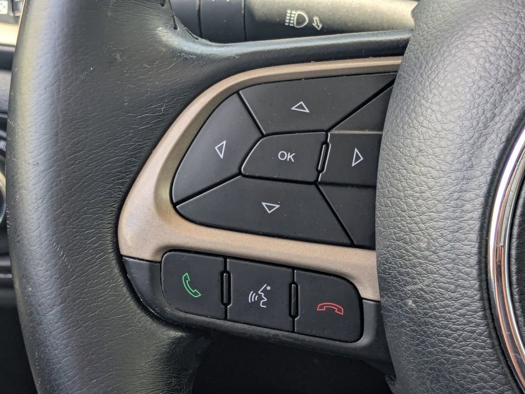 Used 2017 Jeep Renegade Latitude AWD/4WD image 10