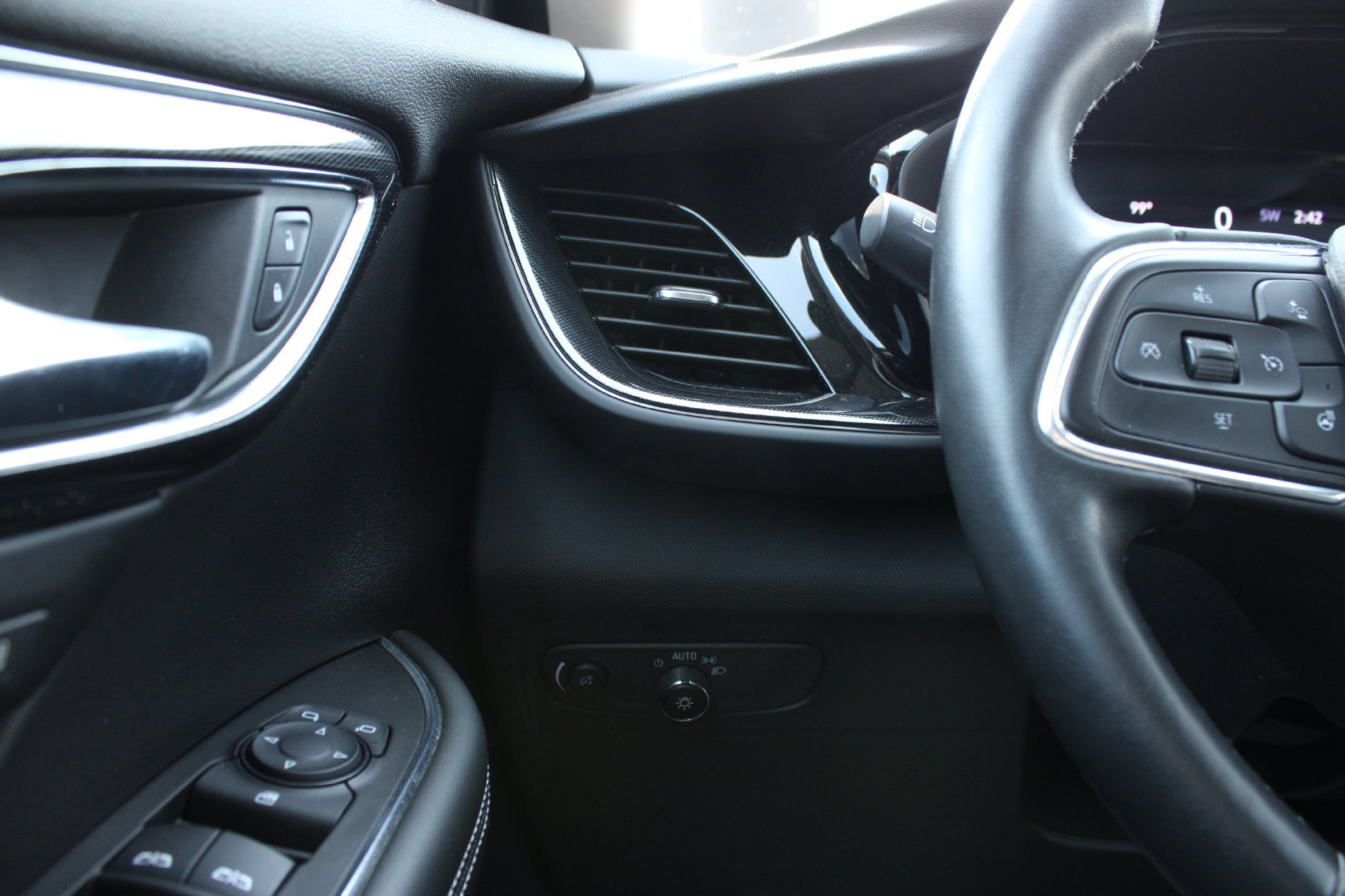 Used 2023 Buick Envision Essence FWD image 30