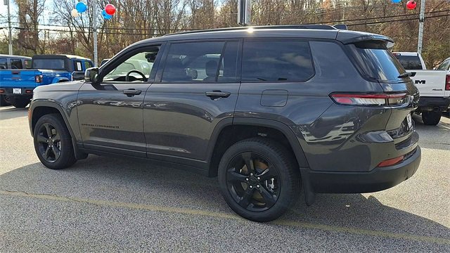 Used 2025 Jeep Grand Cherokee L Limited w/ Black Appearance Package image 6