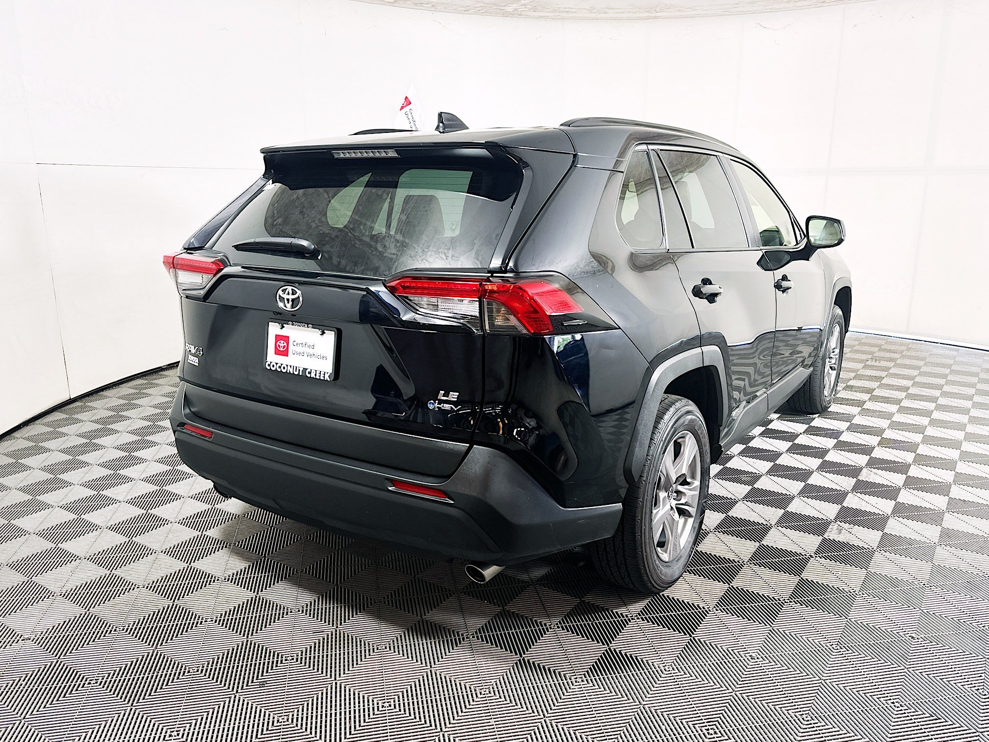Certified 2025 Toyota RAV4 LE AWD/4WD image 3