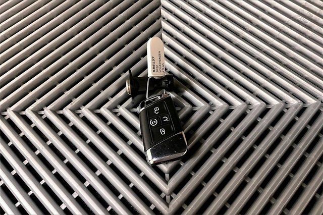 Used 2022 Volkswagen Atlas SEL Premium image 9