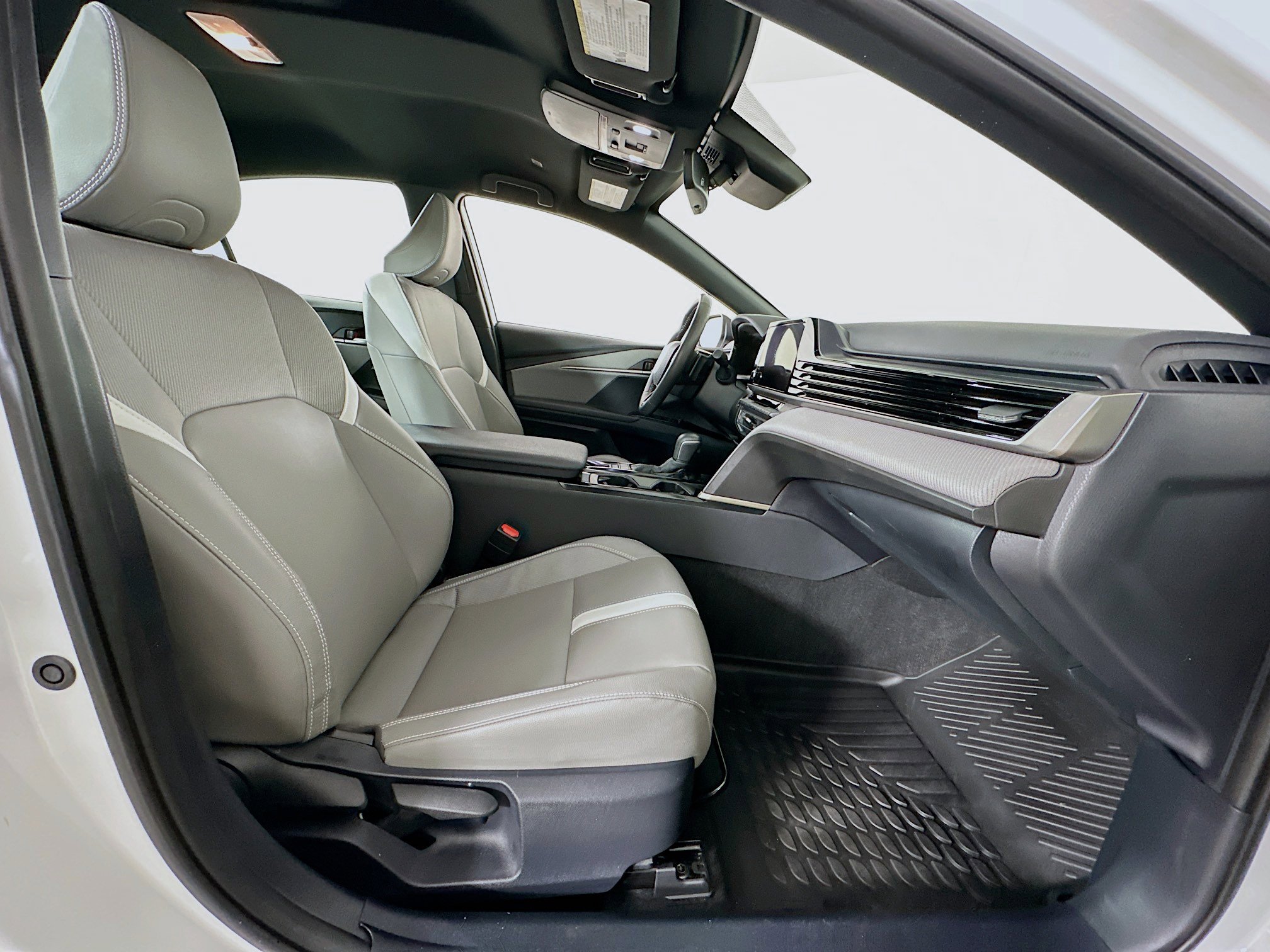 Used 2025 Toyota Camry SE image 29