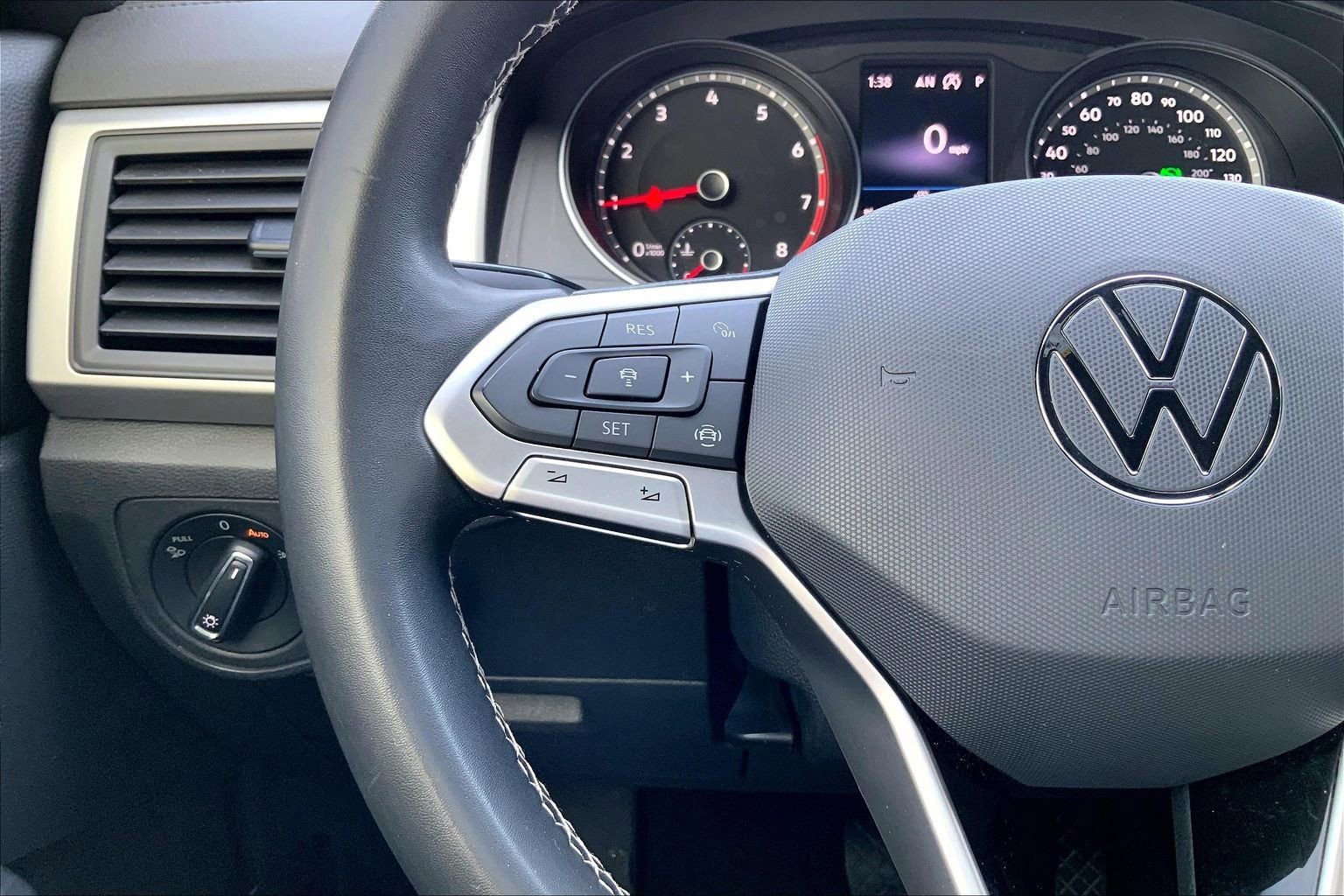 Used 2021 Volkswagen Atlas Cross Sport SE image 22