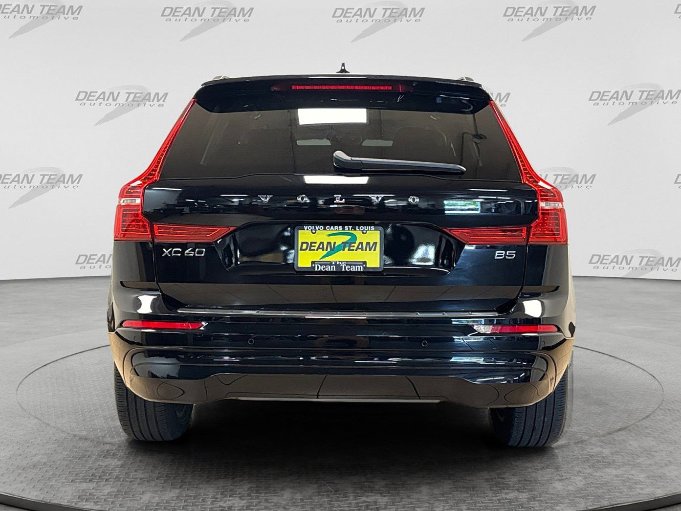 Used 2023 Volvo XC60 B5 Core w/ Climate Package FWD image 8