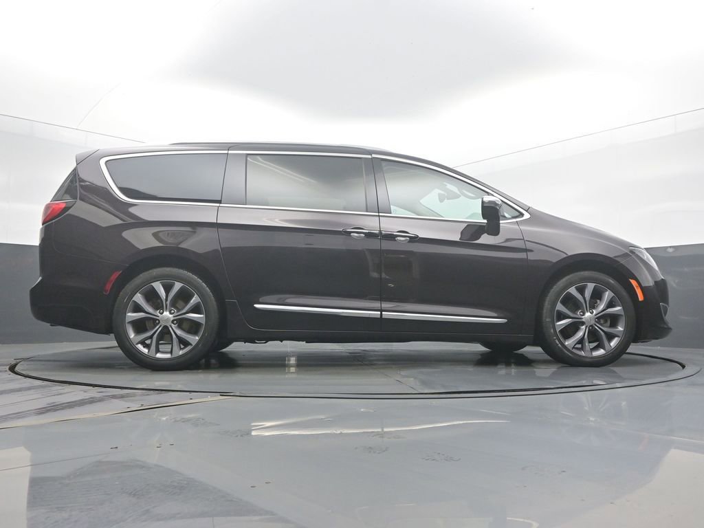 Used 2018 Chrysler Pacifica Limited image 52