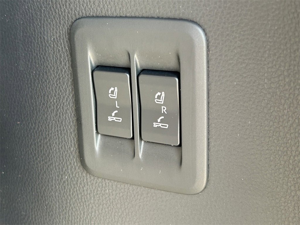 Used 2025 Lexus GX 550 image 15