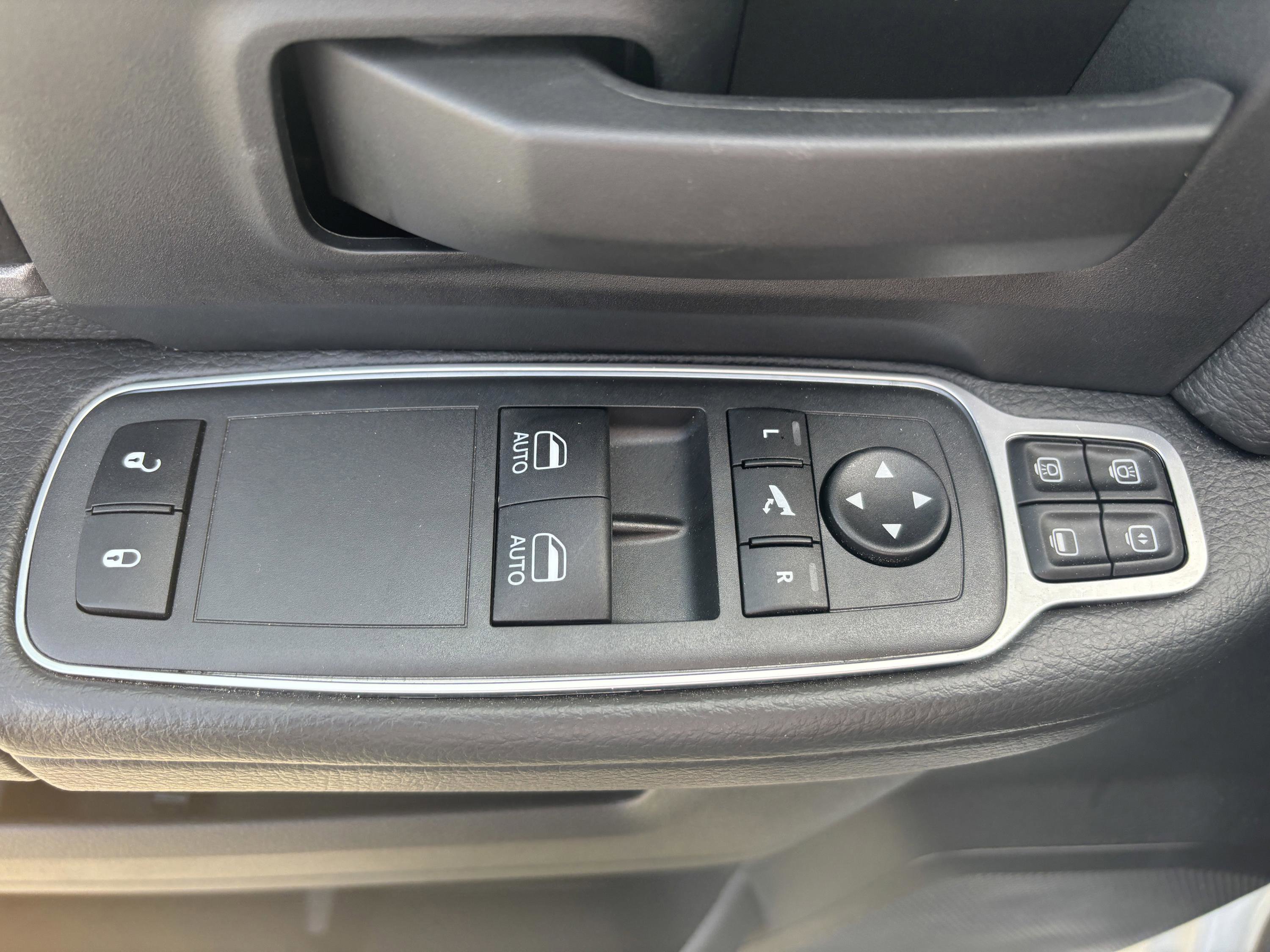 Used 2024 RAM 3500 Tradesman w/ Chrome Appearance Group image 10