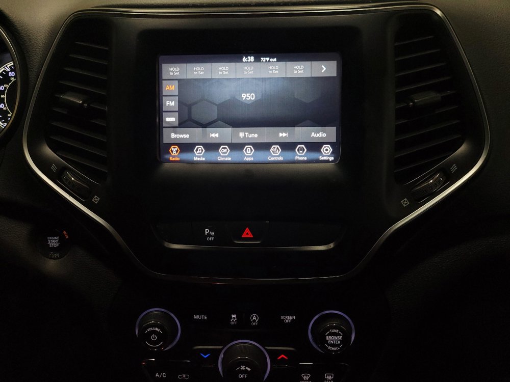 Used 2019 Jeep Cherokee Latitude Plus w/ Cold Weather Group AWD/4WD image 25