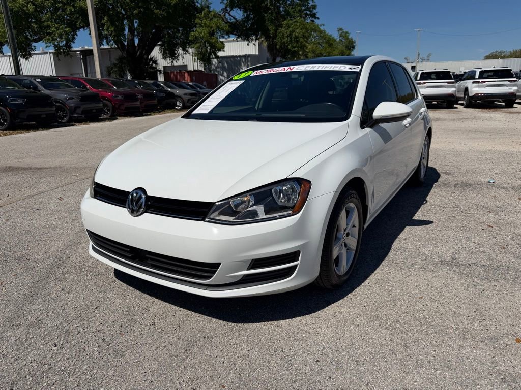 Used 2017 Volkswagen Golf S image 2