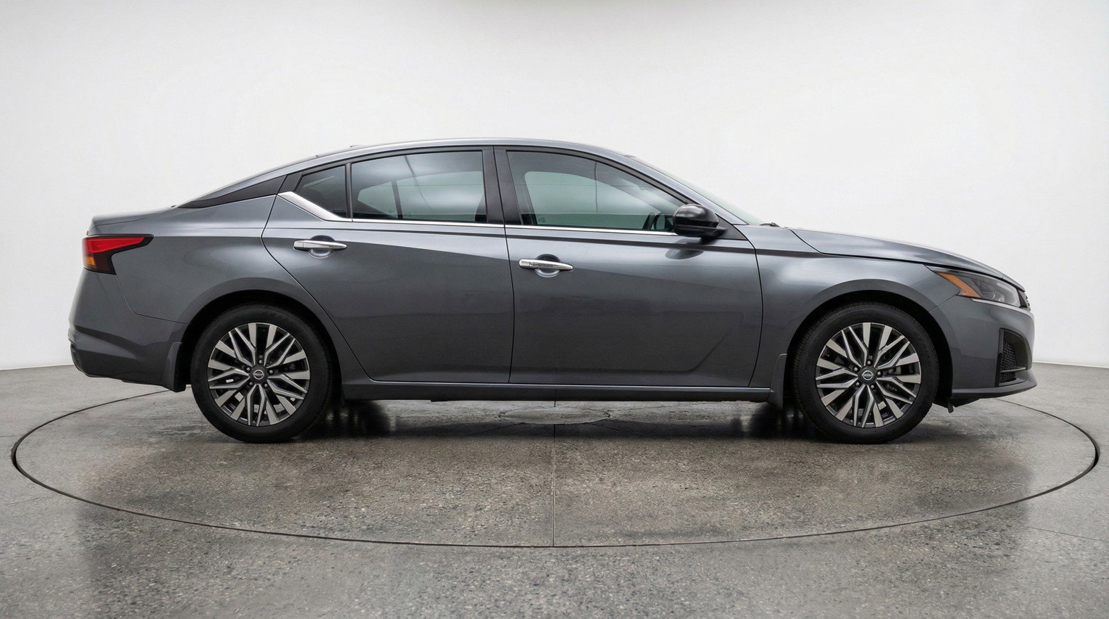 Used 2025 Nissan Altima 2.5 SV image 11