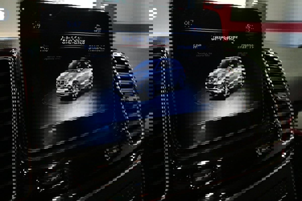 Used 2018 Mercedes-Benz GLE 350 4MATIC SUV w/ Premium 1 Package image 16