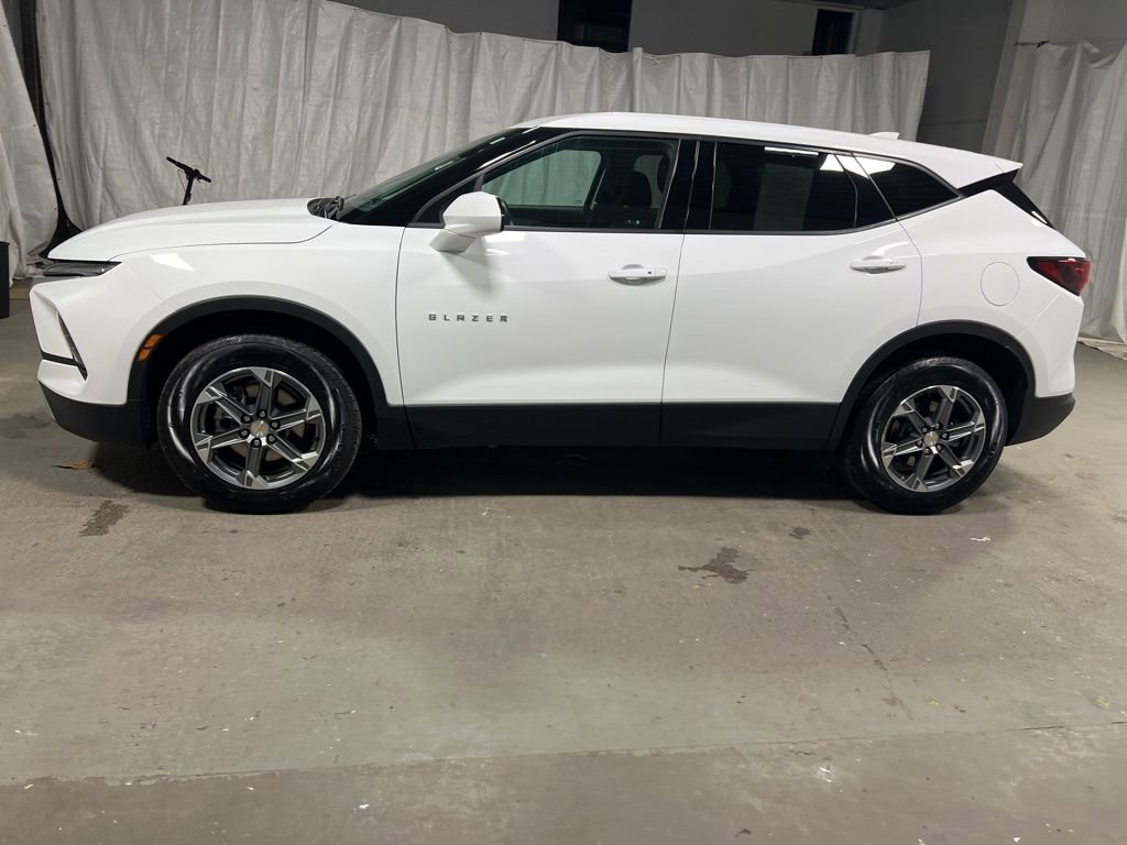 Used 2025 Chevrolet Blazer LT image 4