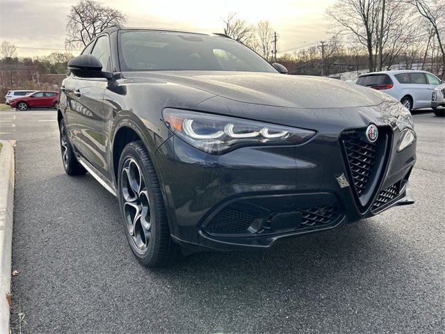 New 2025 Alfa Romeo Stelvio Sprint image 2