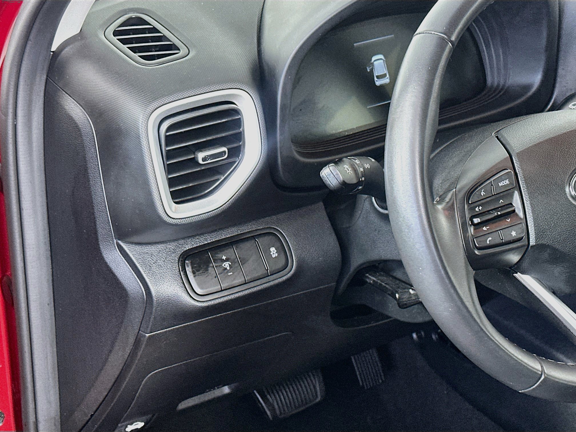 Used 2025 Hyundai Venue SEL FWD image 17