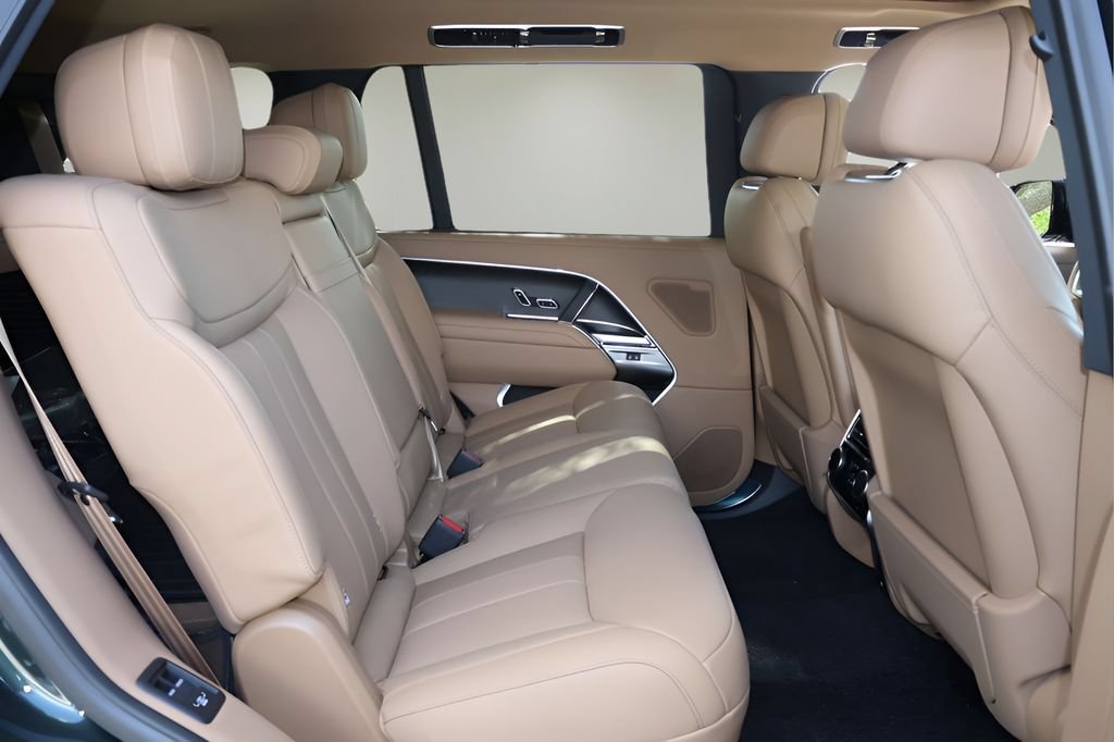 New 2026 Land Rover Range Rover Long Wheelbase SE AWD/4WD image 16