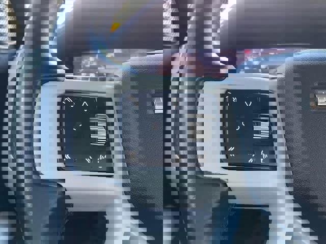 Used 2020 Land Rover Defender 110 SE image 12