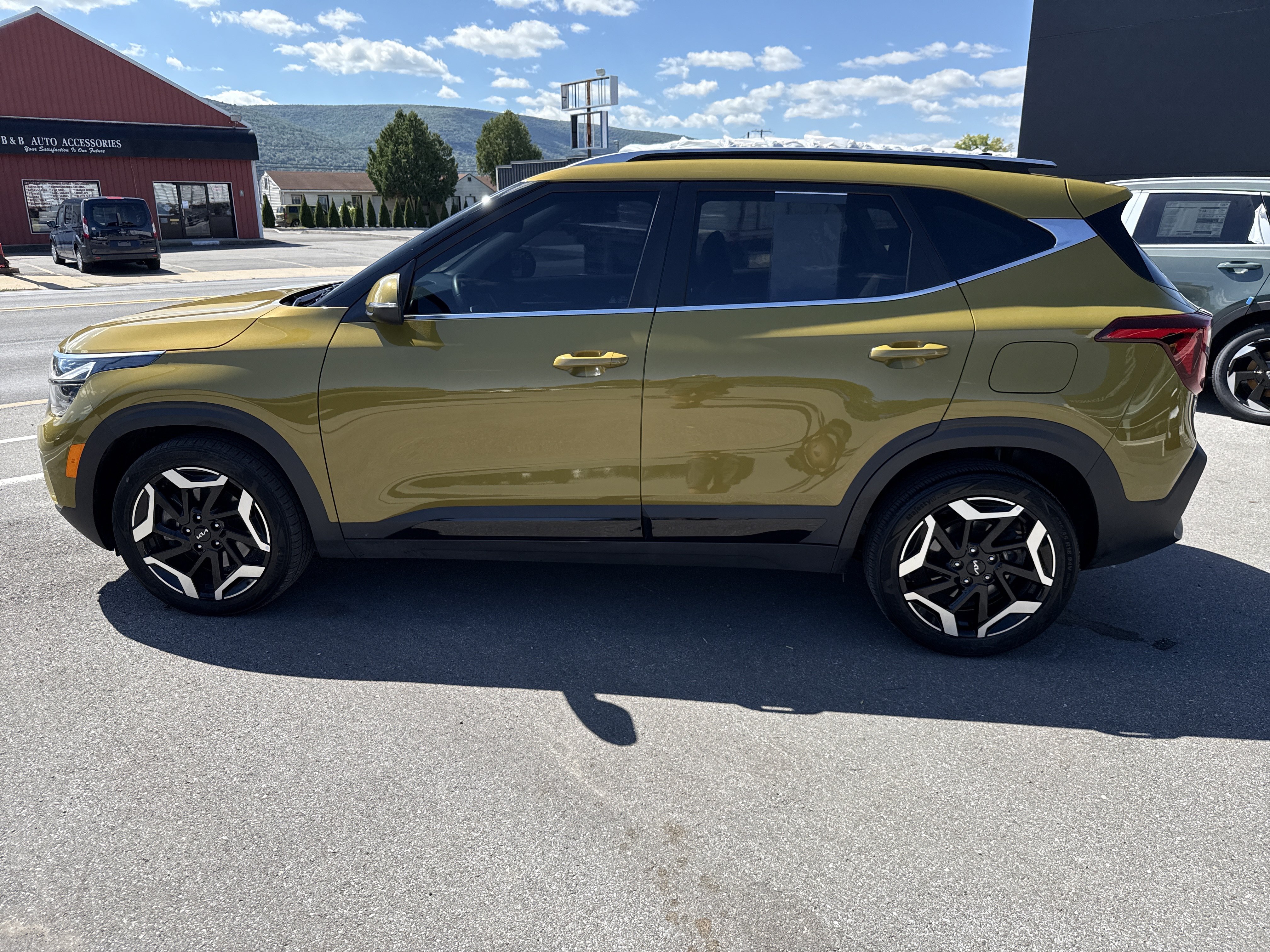 Certified 2024 Kia Seltos SX w/ SX Sunroof Package AWD/4WD image 7