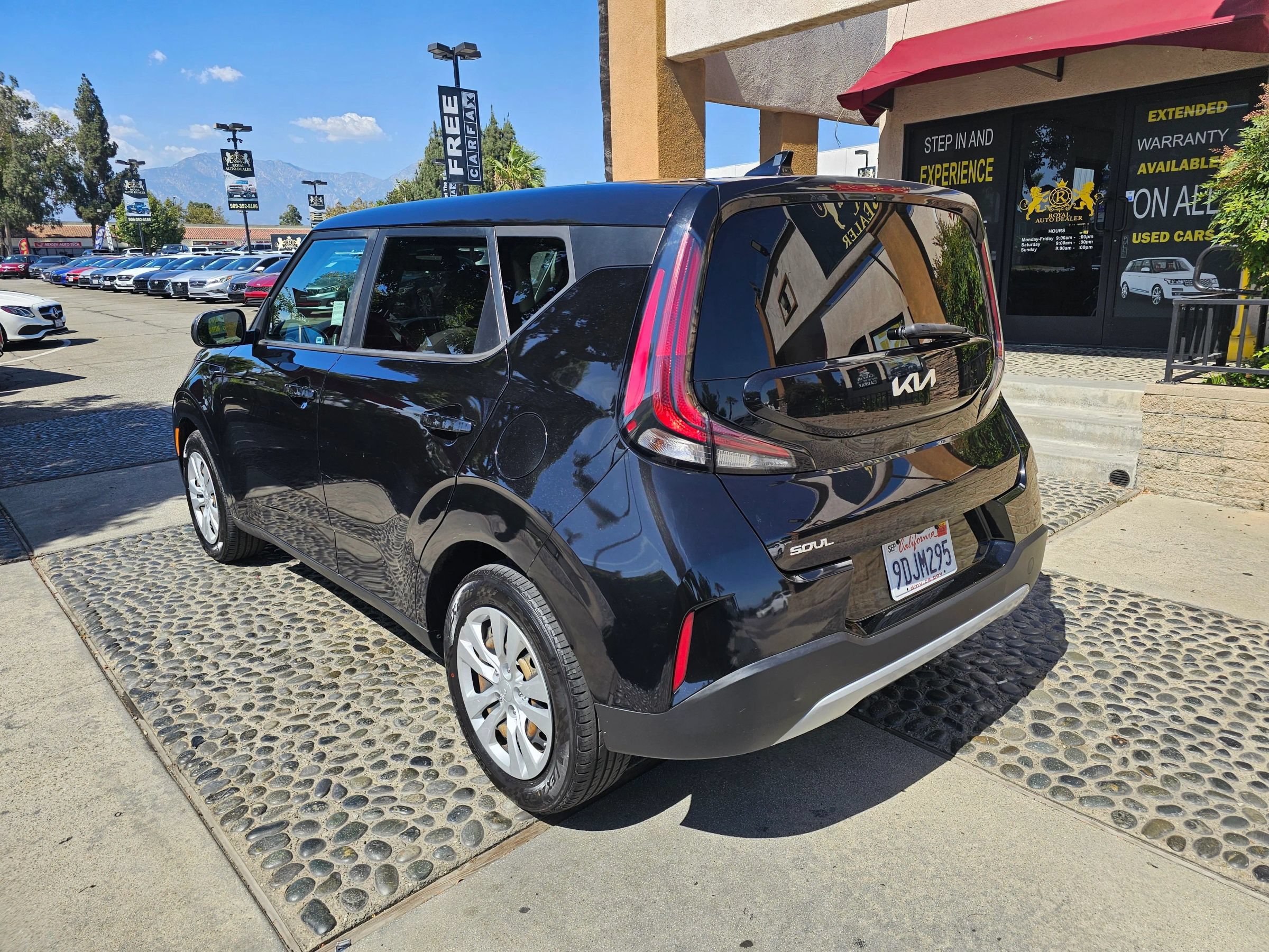 Used 2023 Kia Soul LX FWD image 7