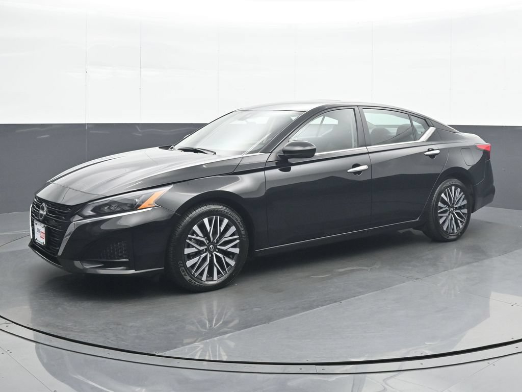 Used 2024 Nissan Altima 2.5 SV w/ SV Premium Package FWD image 2