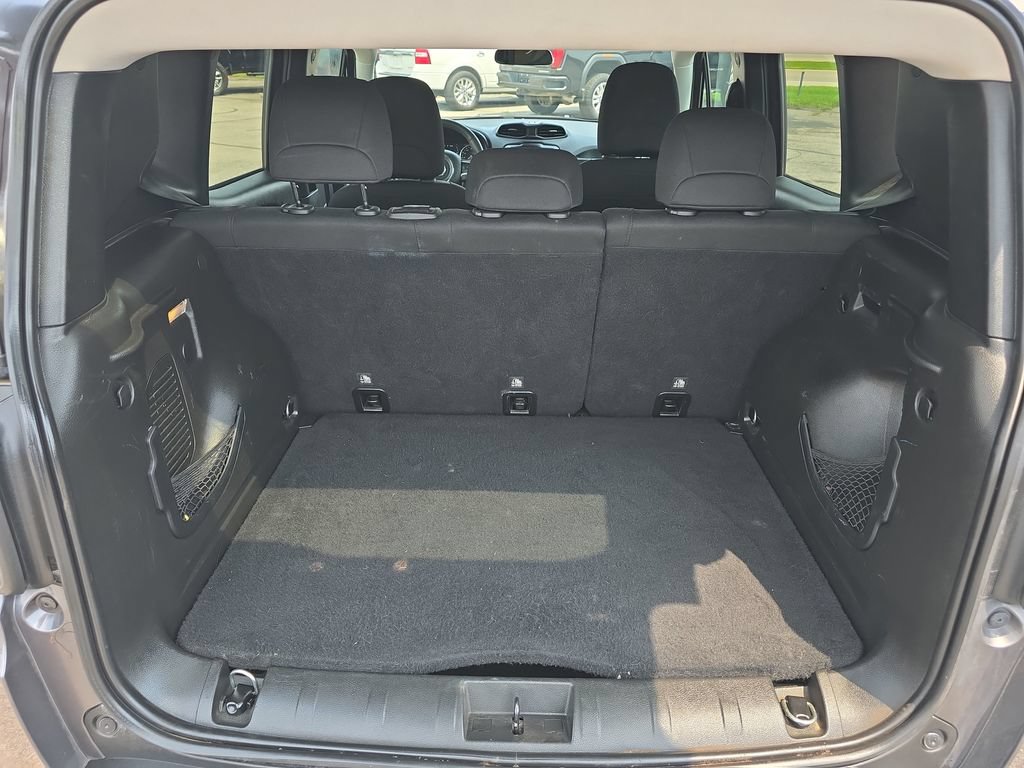 Used 2018 Jeep Renegade Latitude FWD image 11