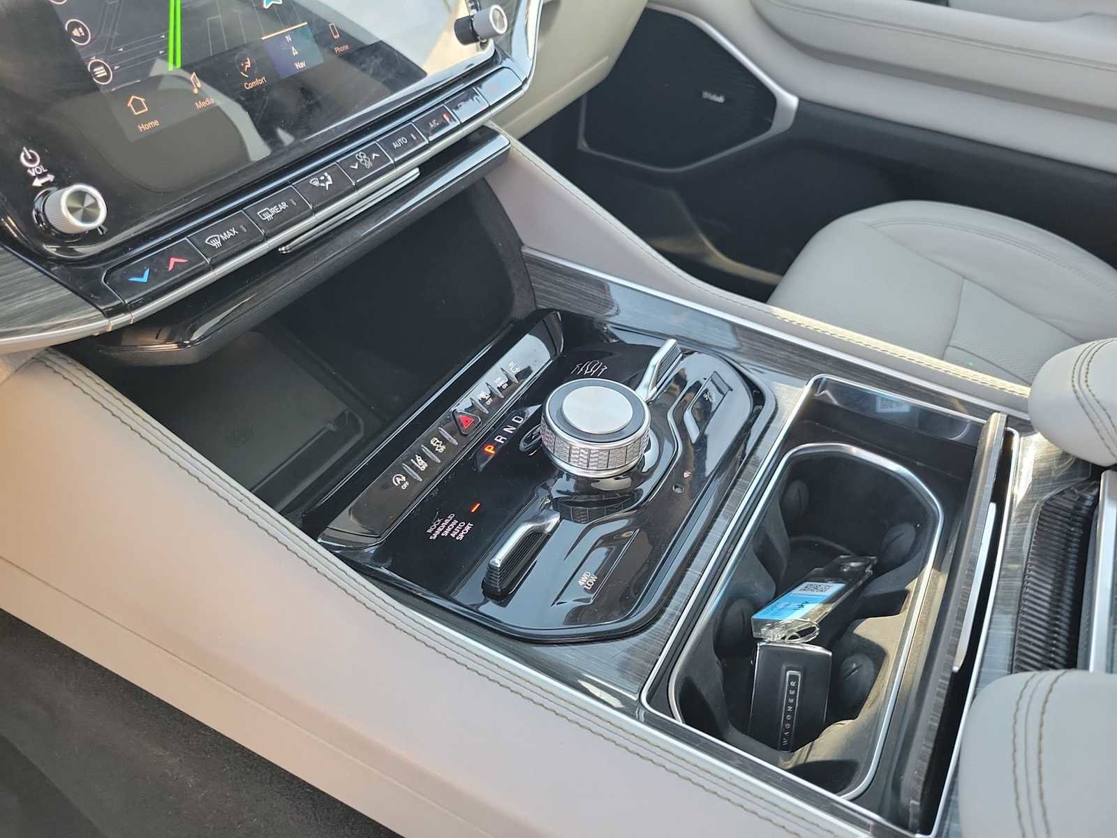 Used 2022 Jeep Wagoneer Series III w/ Premium Group I image 17