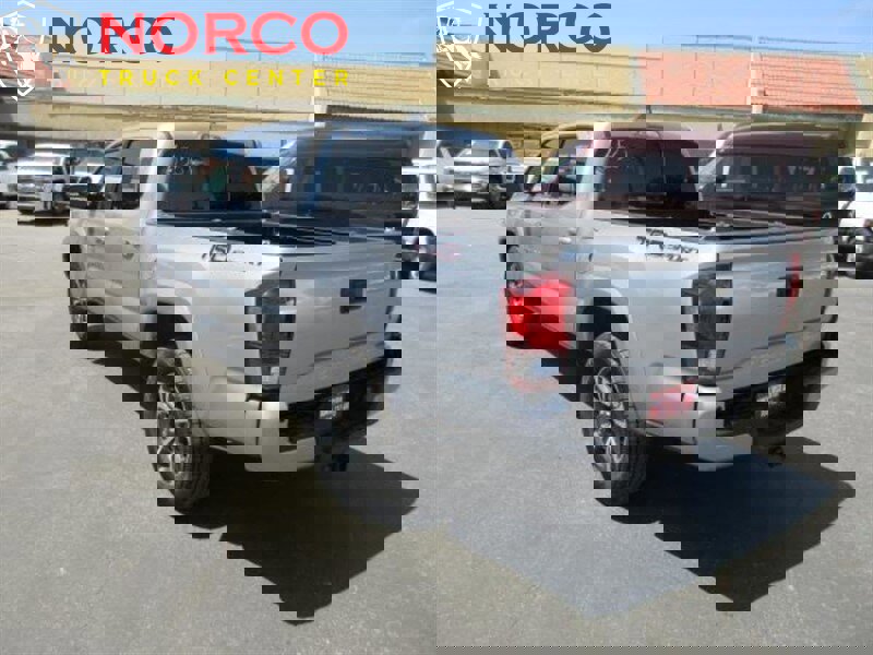 Used 2018 Toyota Tacoma TRD Sport w/ Technology Package image 5