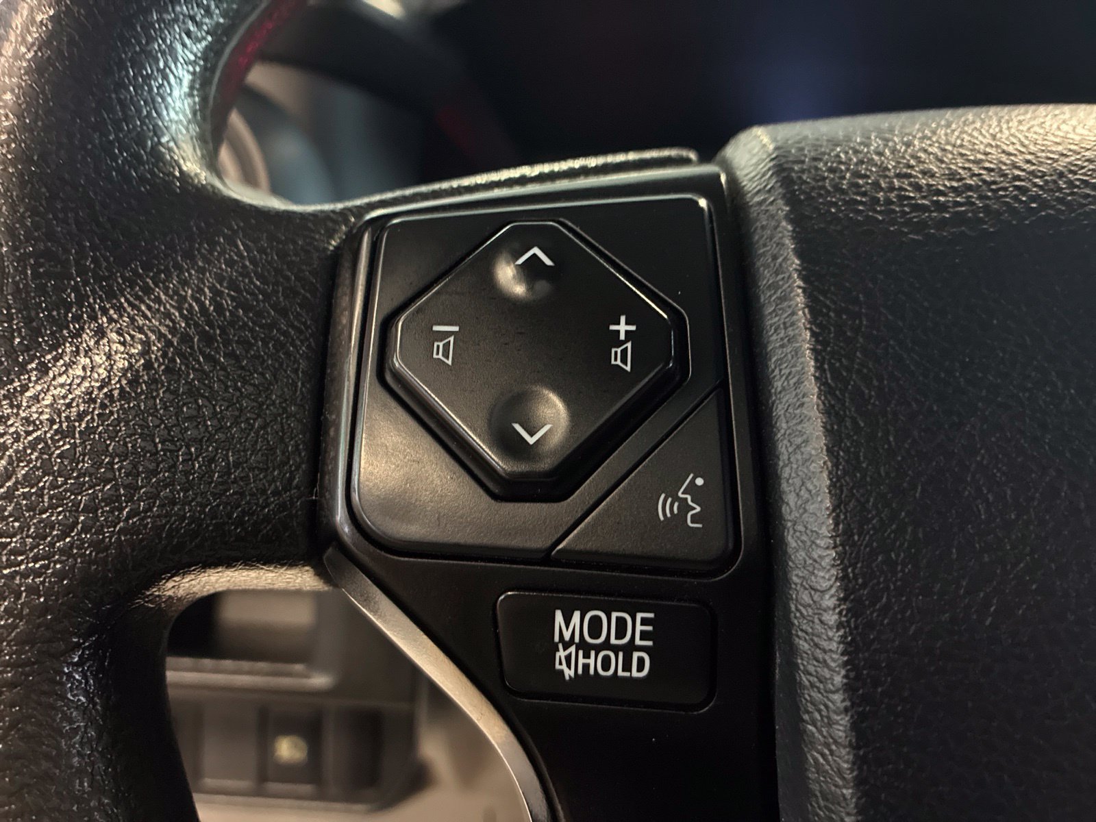 Used 2018 Toyota Tacoma SR w/ SR Convenience Package AWD/4WD image 17
