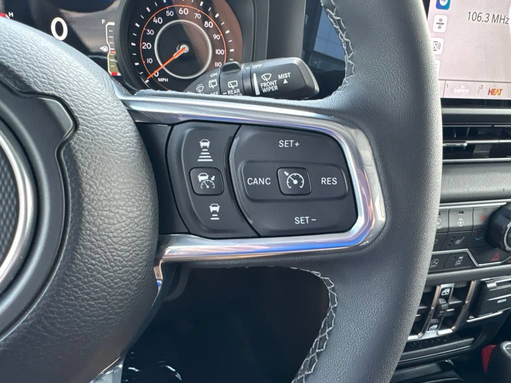 Used 2026 Jeep Wrangler Unlimited Sahara AWD/4WD image 7