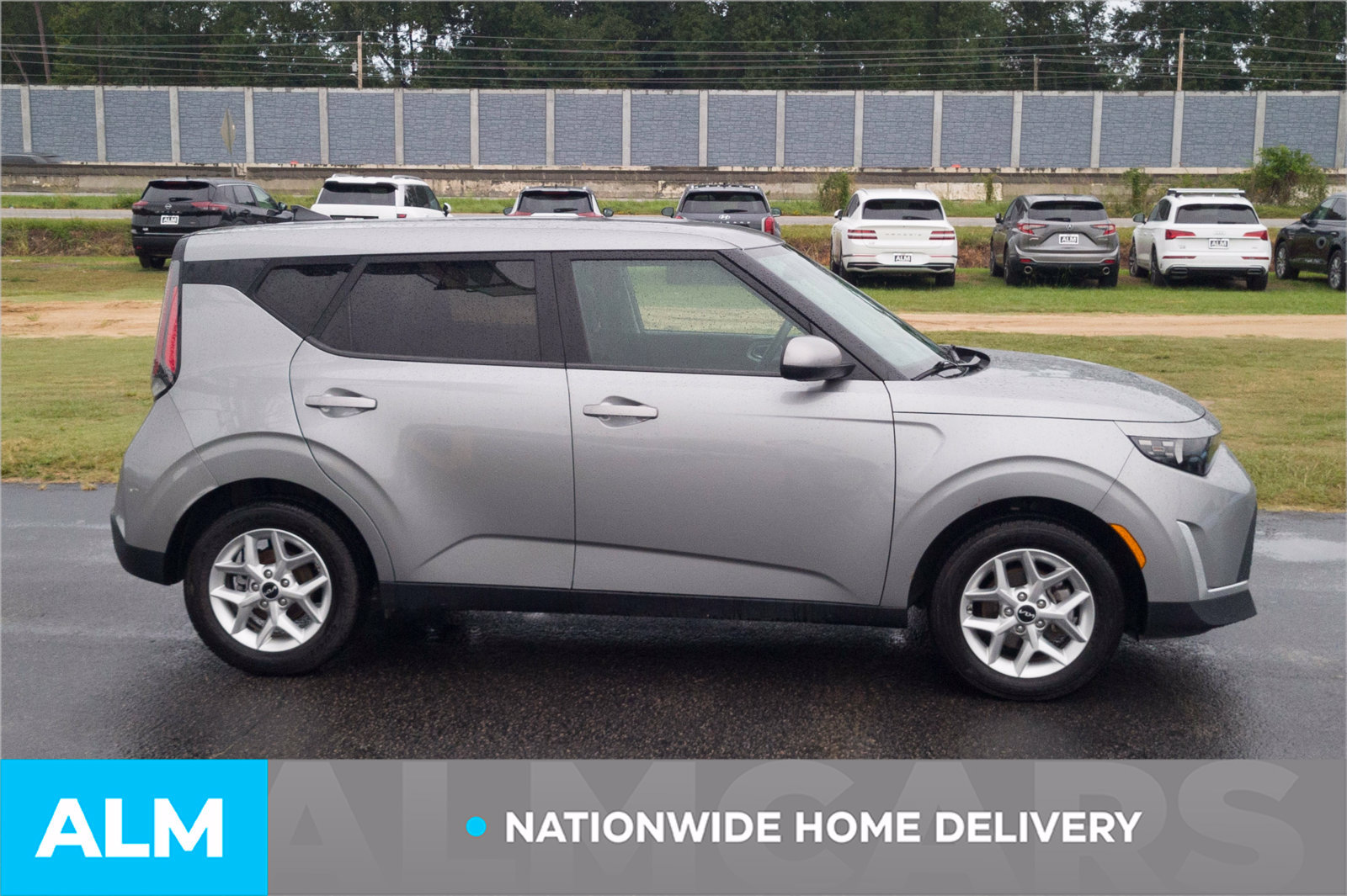 Used 2024 Kia Soul LX w/ Option Group 015 FWD image 4