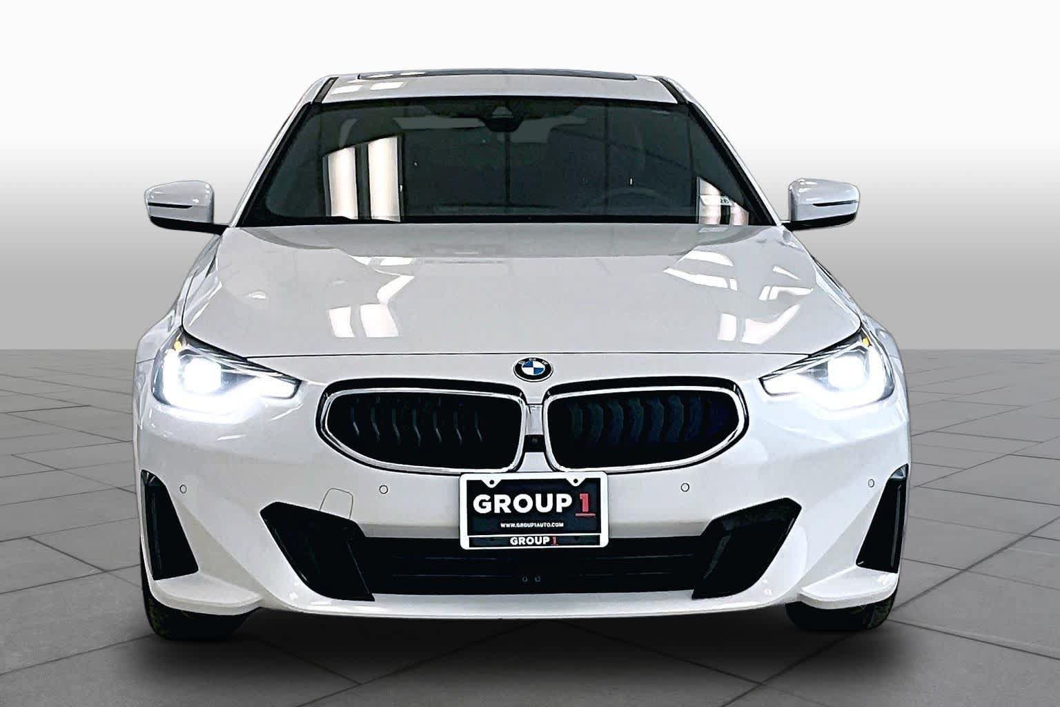 Used 2023 BMW 230i Coupe w/ Premium Package RWD image 3