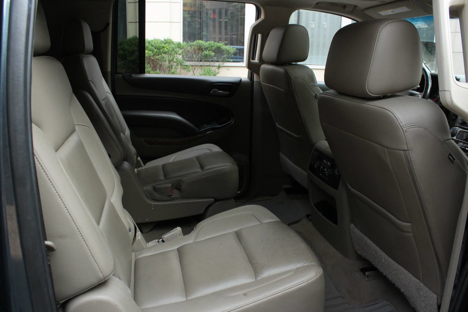 Used 2019 Chevrolet Suburban Premier AWD/4WD image 22