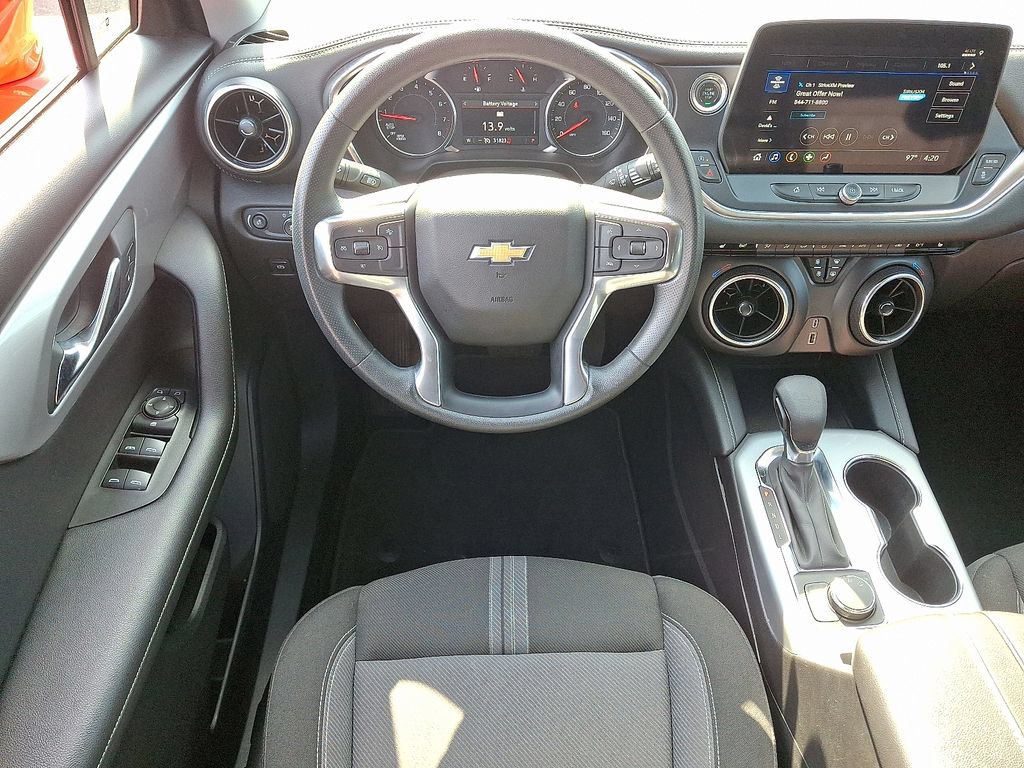 Used 2025 Chevrolet Blazer LT AWD/4WD image 13