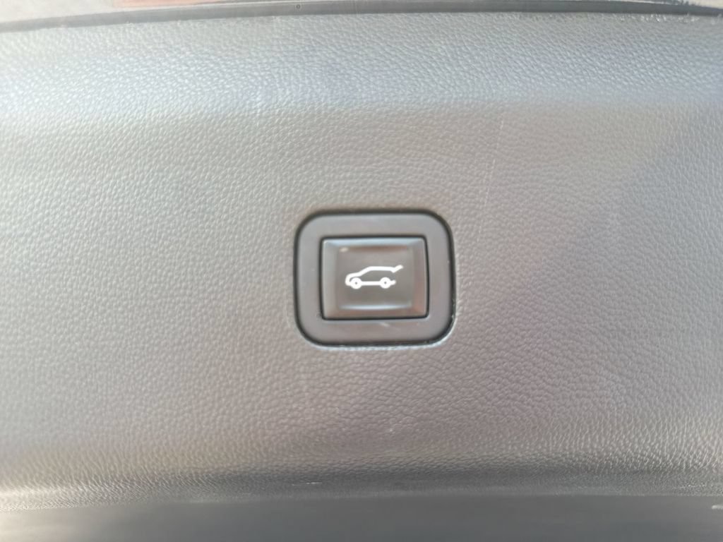 Used 2023 Buick Enclave Essence w/ Experience Buick Package AWD/4WD image 18
