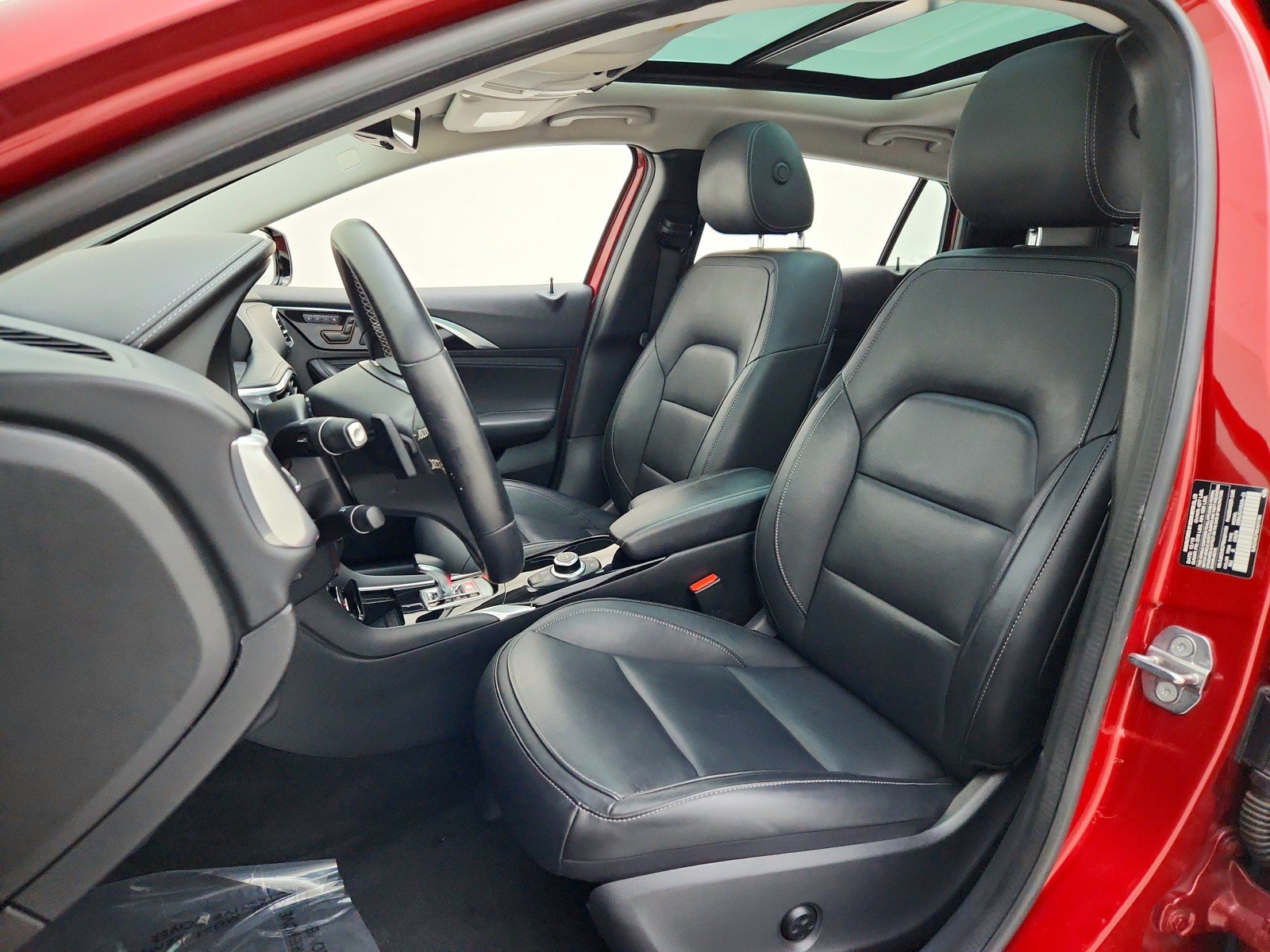 Used 2019 INFINITI QX30 w/ Cargo Package FWD image 17