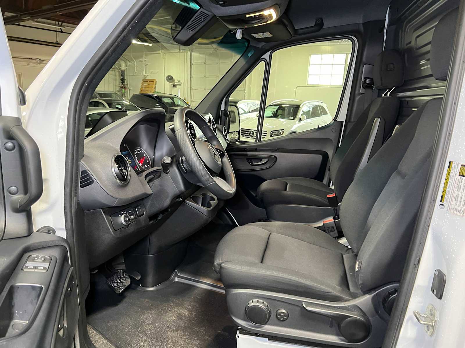 Used 2025 Mercedes-Benz Sprinter 2500 image 23