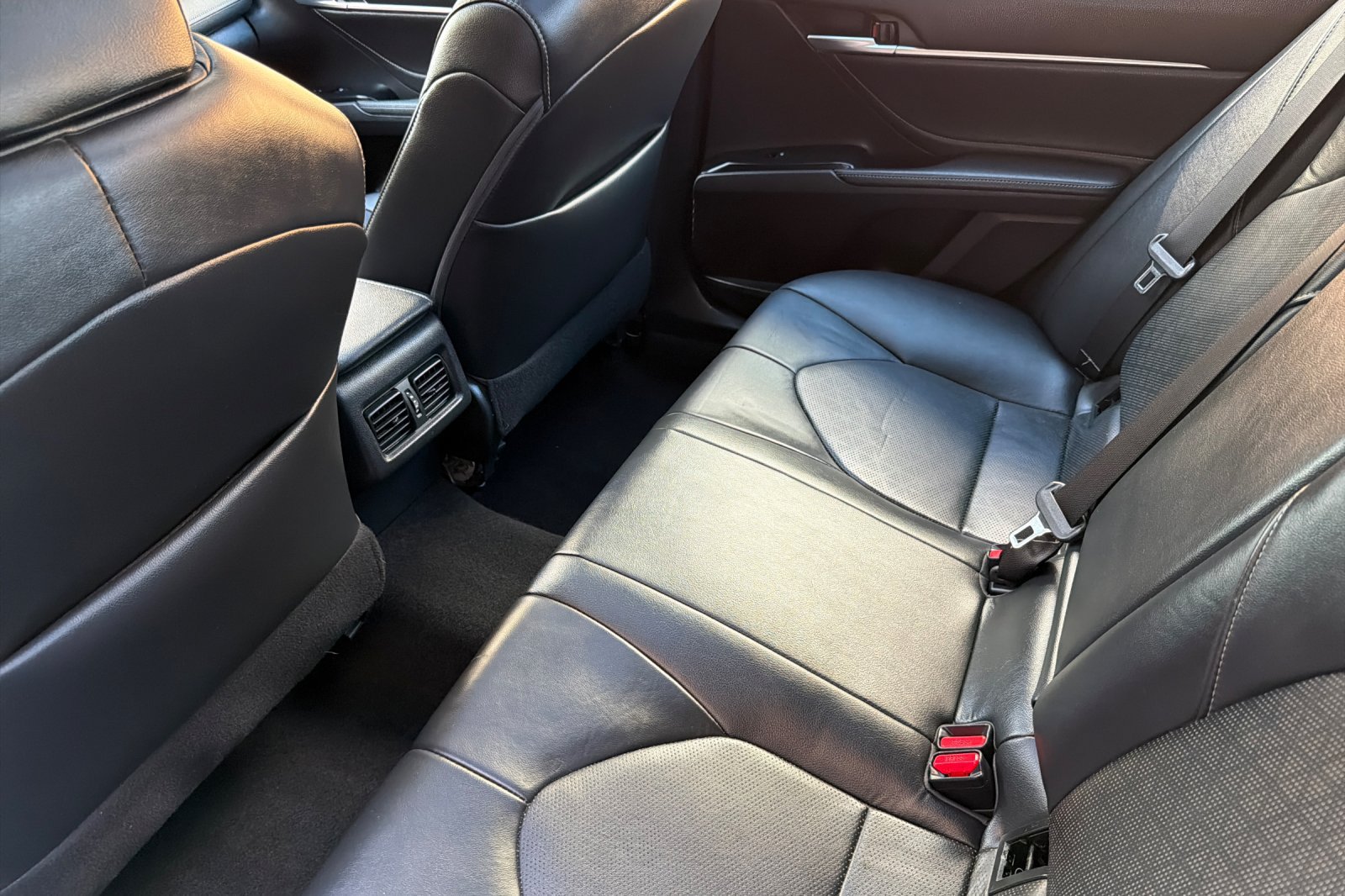 Used 2018 Toyota Camry XSE FWD image 12