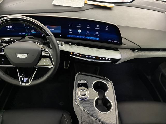Certified 2025 Cadillac Optiq Luxury 1 AWD/4WD image 21