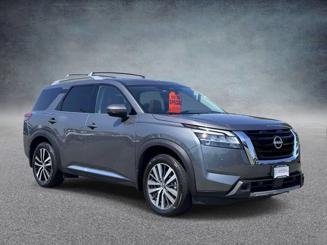 Used 2024 Nissan Pathfinder Platinum w/ Cargo Package