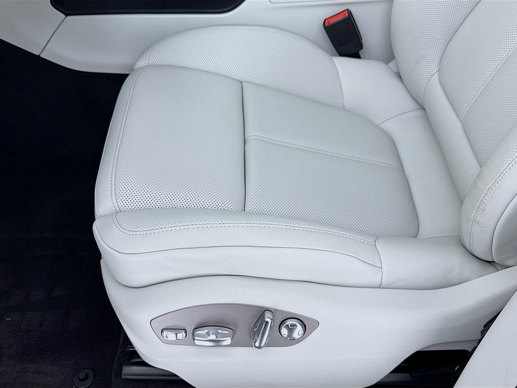 New 2026 Porsche Macan Turbo image 14