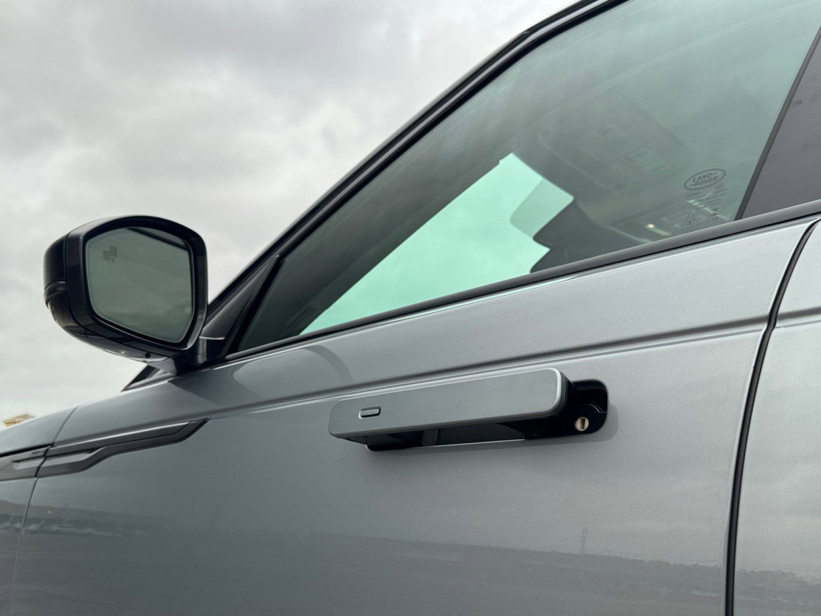 Used 2025 Land Rover Range Rover Velar S image 35