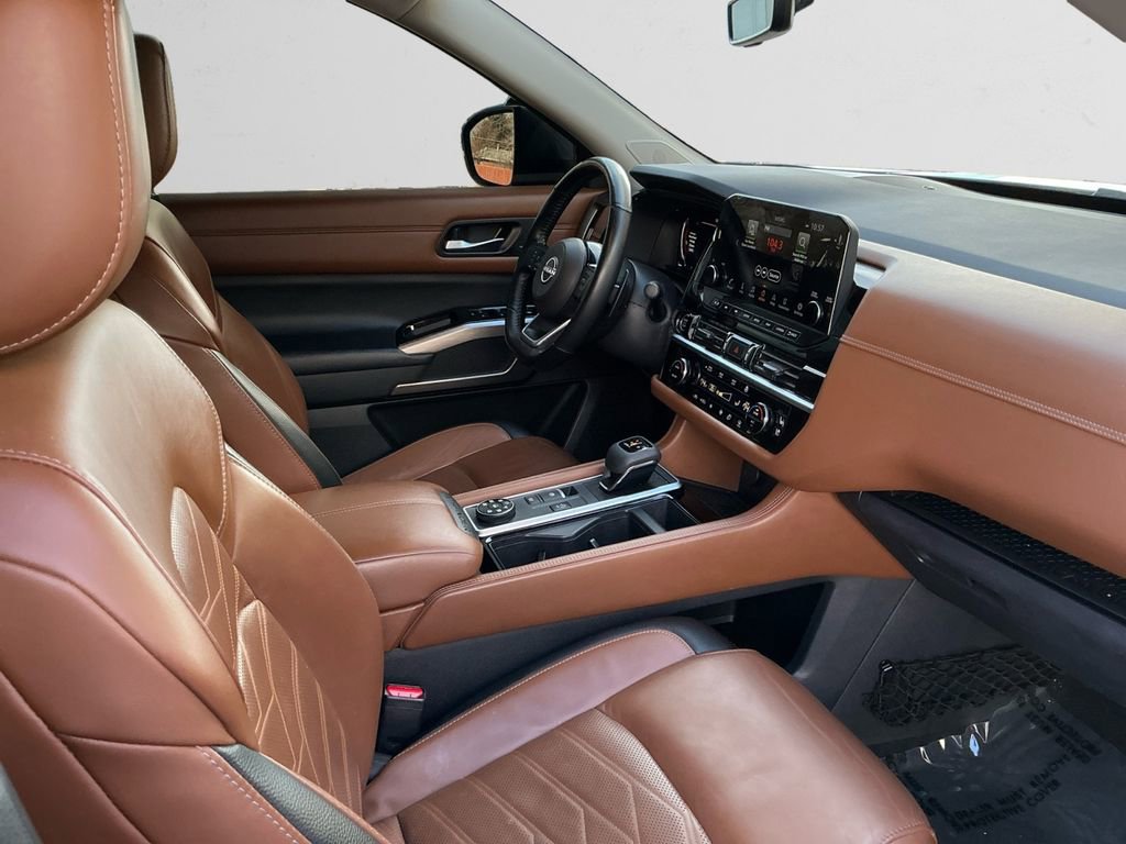 Used 2023 Nissan Pathfinder Platinum image 15