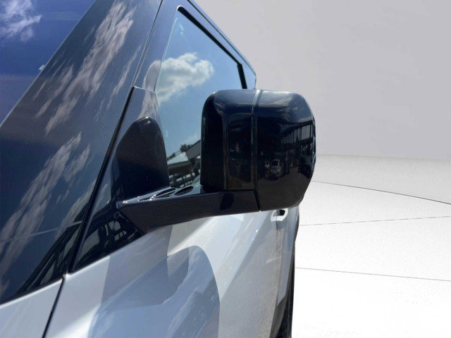 Used 2021 Land Rover Defender 90 image 9