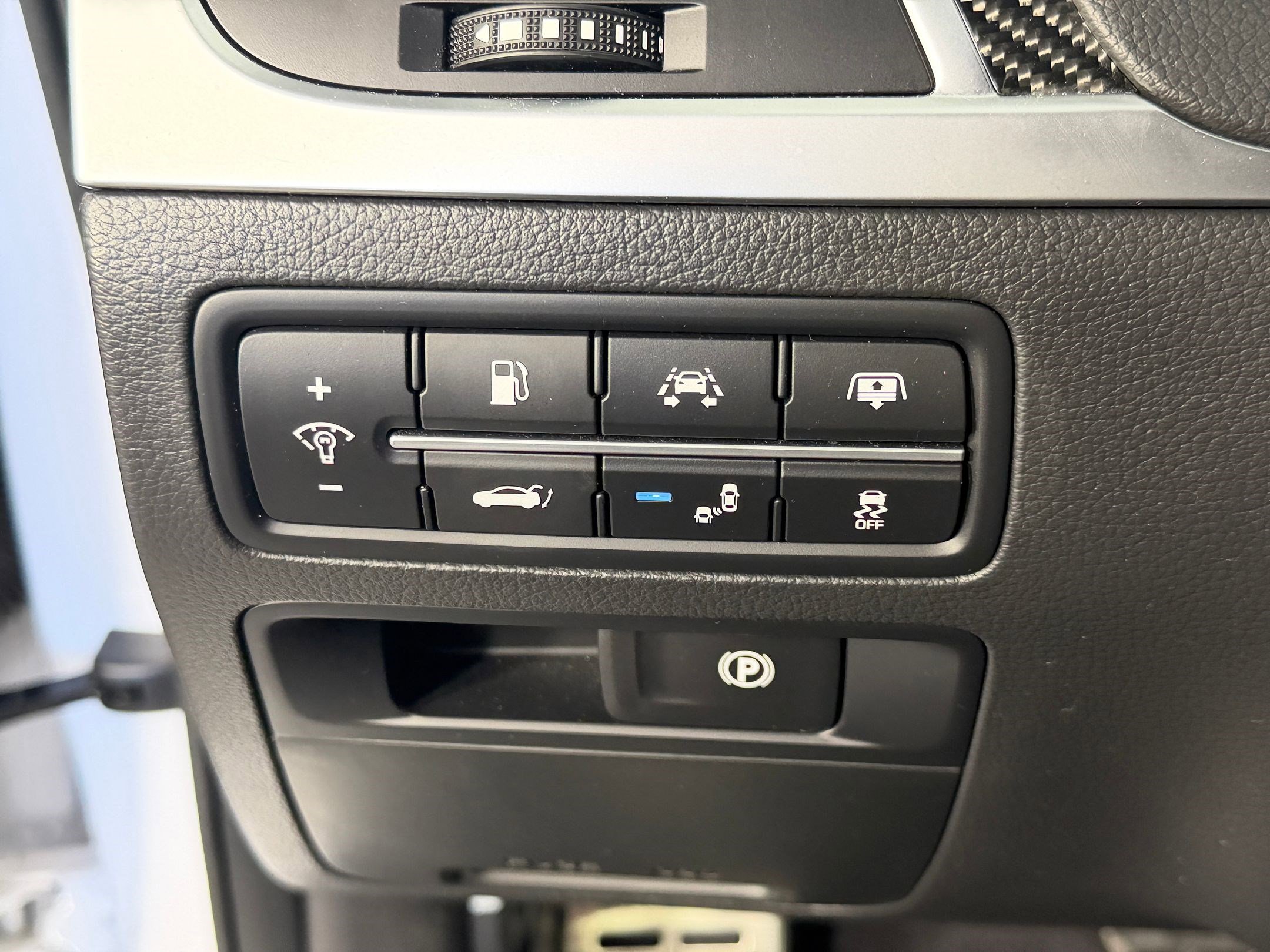 Used 2018 Genesis G80 3.3T Sport RWD image 18