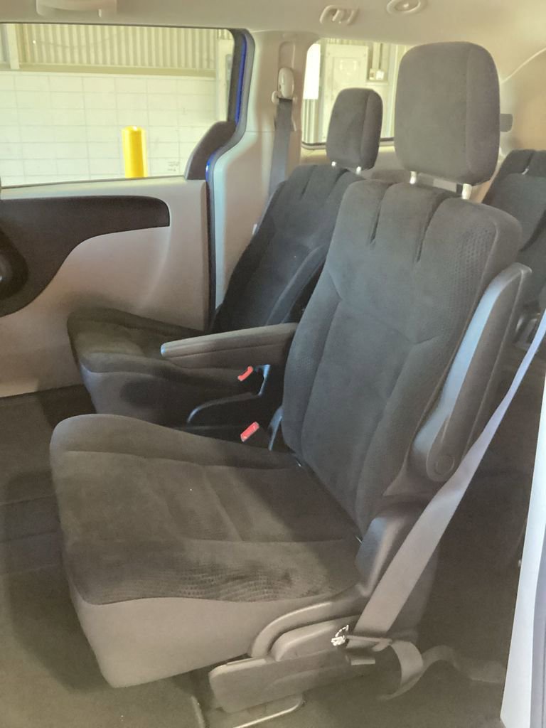 Used 2019 Dodge Grand Caravan SE w/ UConnect Hands-Free Group image 14