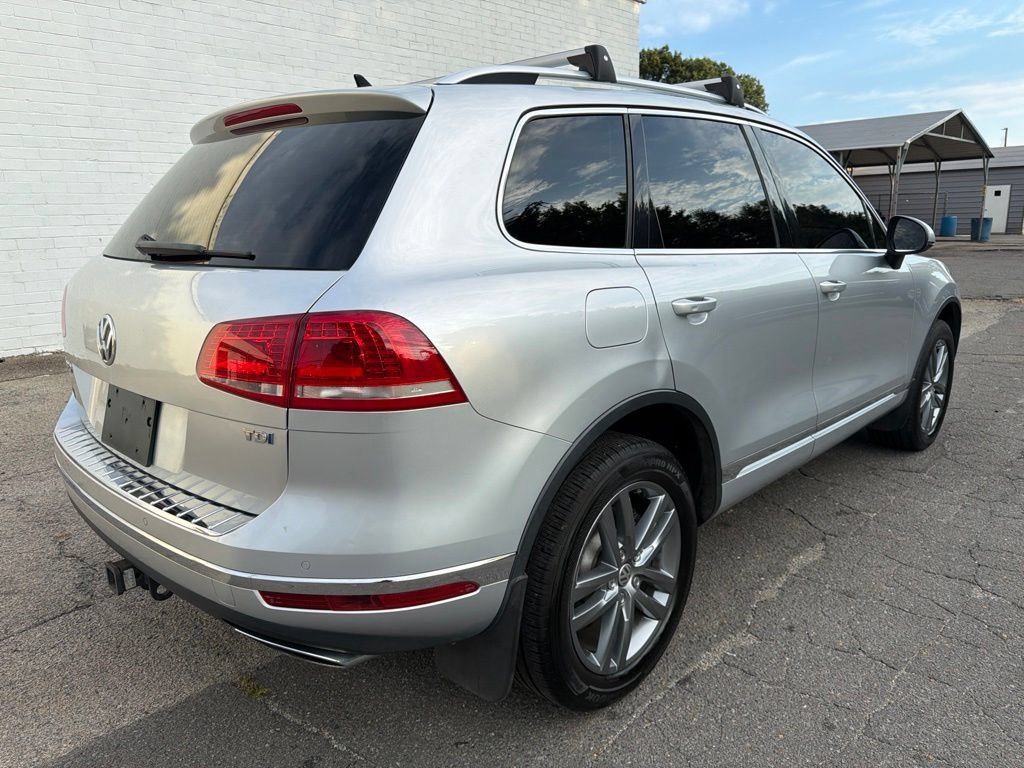 Used 2016 Volkswagen Touareg TDI w/ Technology Pkg AWD/4WD image 2